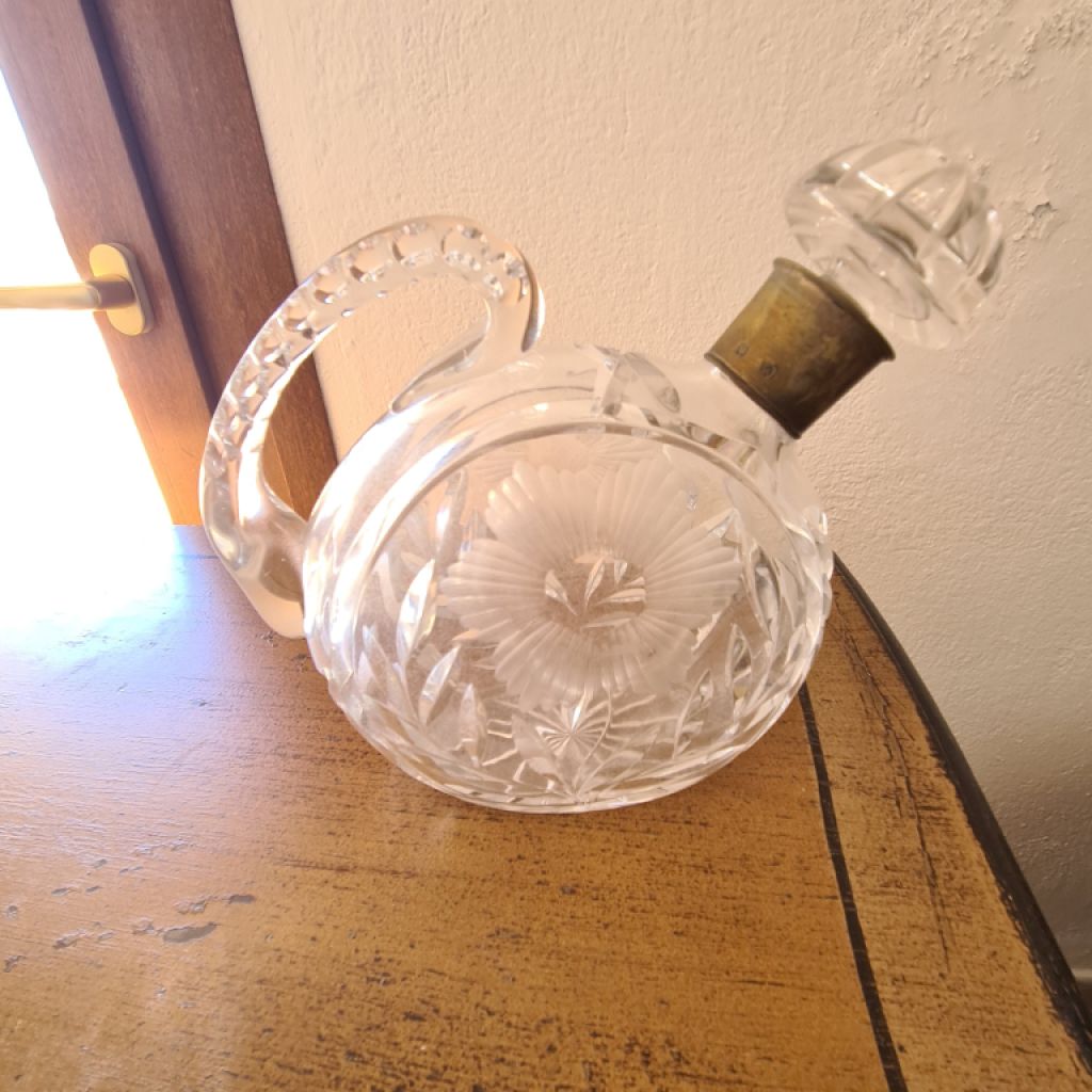 Außergewöhnliche Karaffe aus geschliffenem Glas - Retro-neues Design für heute