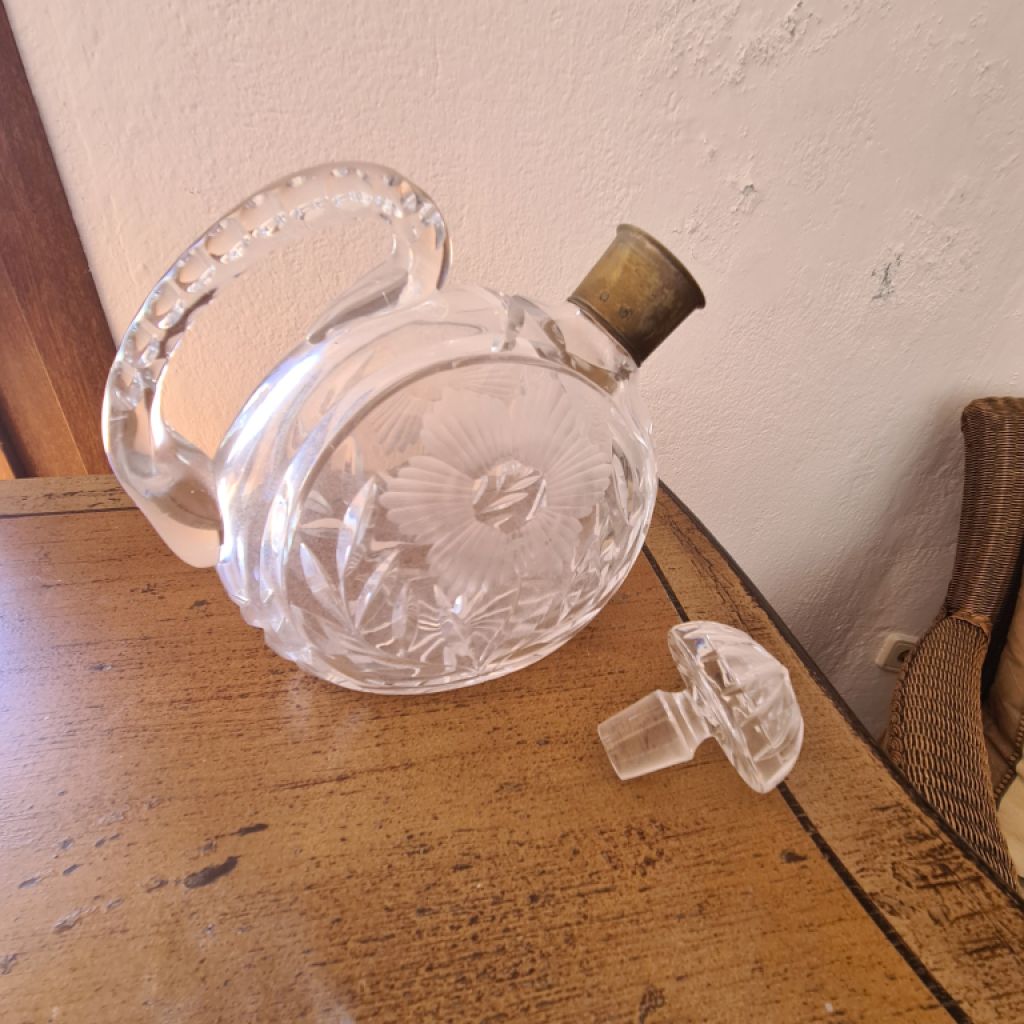 Außergewöhnliche Karaffe aus geschliffenem Glas - Retro-neues Design für heute