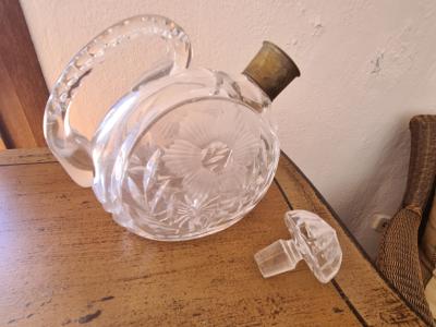 Außergewöhnliche Karaffe aus geschliffenem Glas - Retro-neues Design für heute