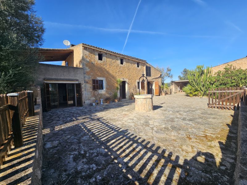 Authentic and lovingly renovated finca, pool, central heating, energy-efficient, no AC