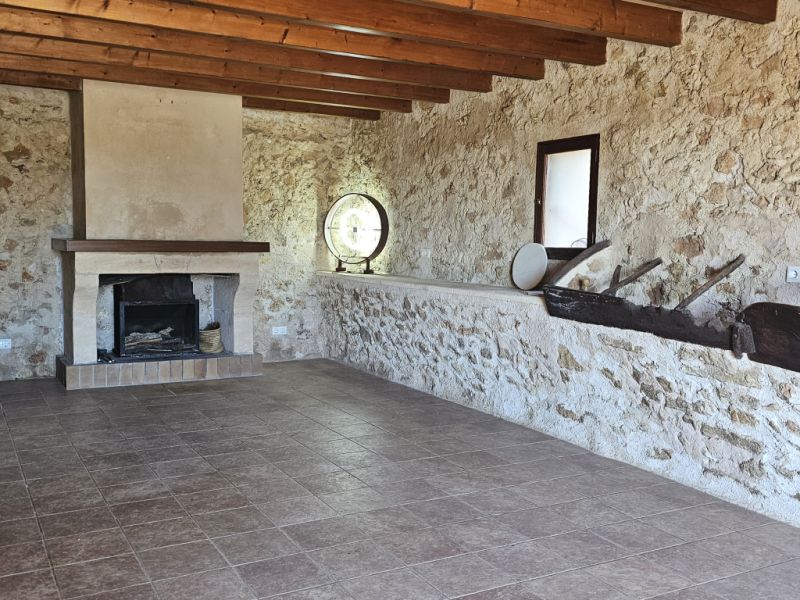 Authentic and lovingly renovated finca, pool, central heating, energy-efficient, no AC