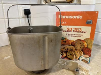 Automatische Brotbackmaschine mit Rosinen-/Nussdosierer