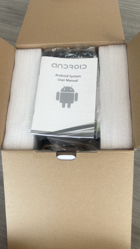 Car radio with 7-inch navigation system