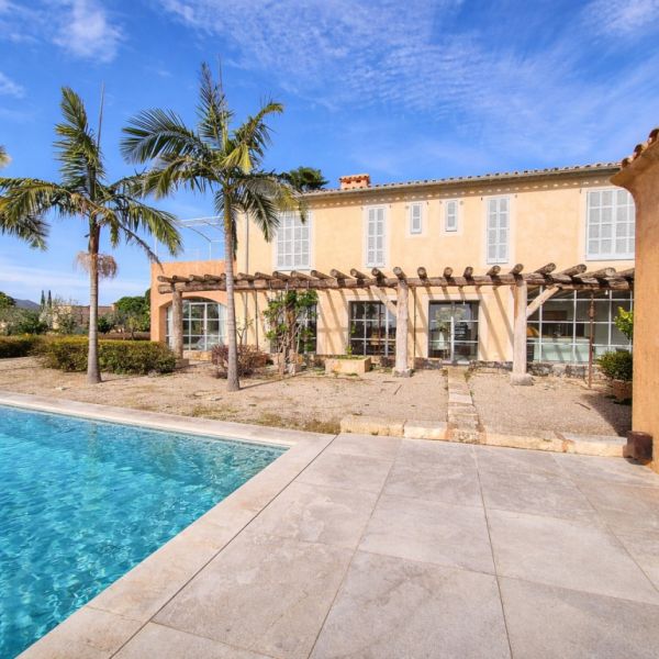 Avantgarde und Natur: Luxusvilla mit Panoramablick zwischen Porto Colom und Manacor