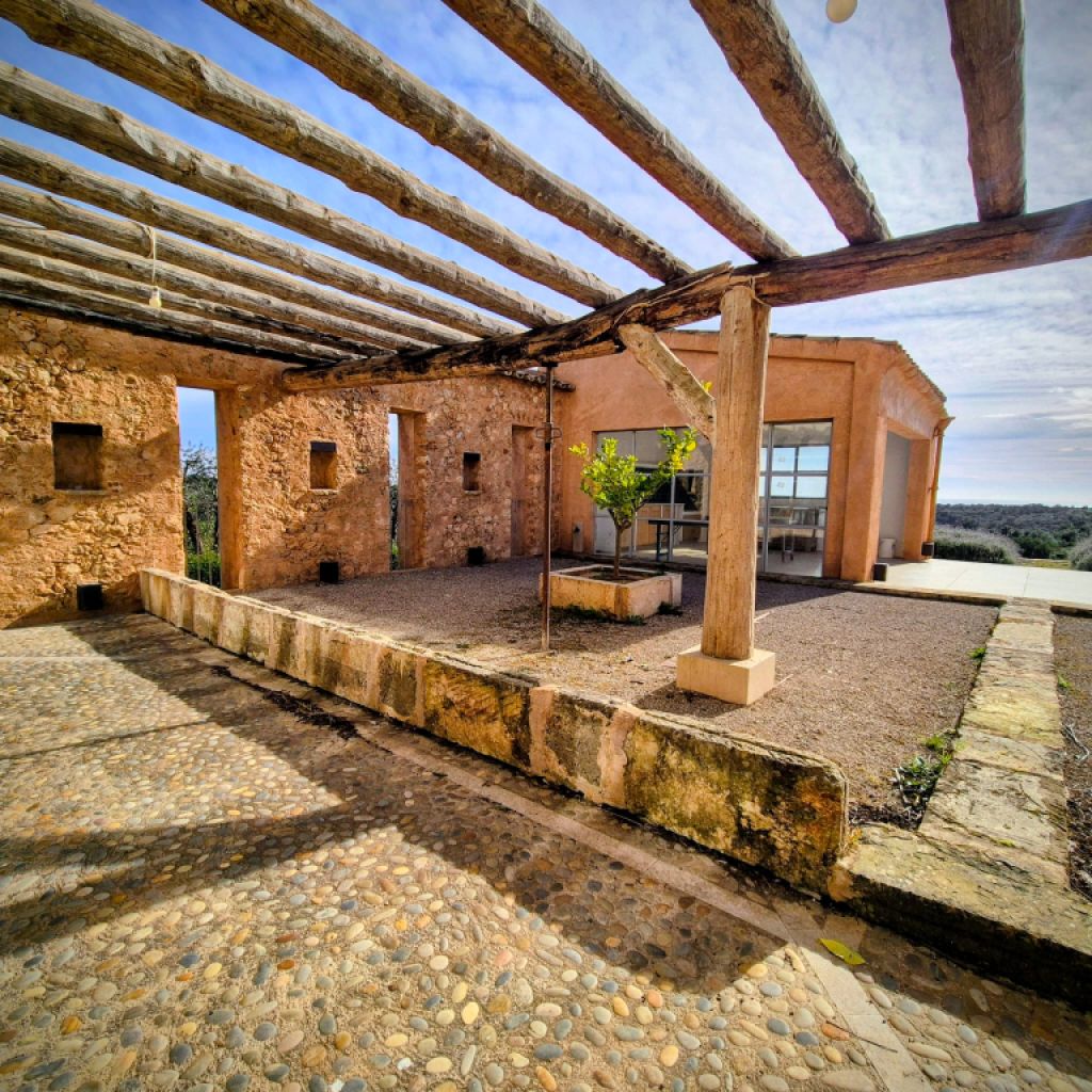 Avantgarde und Natur: Luxusvilla mit Panoramablick zwischen Porto Colom und Manacor
