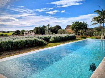 Avantgarde und Natur: Luxusvilla mit Panoramablick zwischen Porto Colom und Manacor
