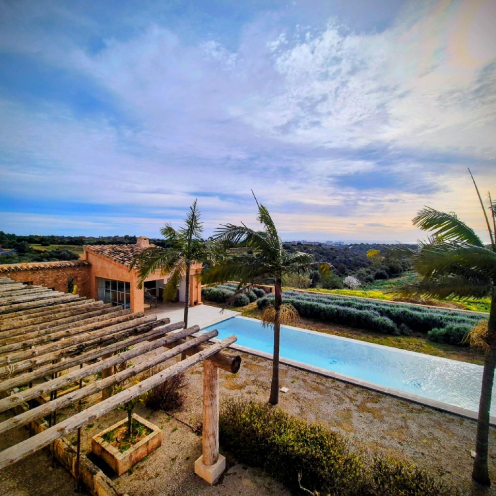 Avantgarde und Natur: Luxusvilla mit Panoramablick zwischen Porto Colom und Manacor