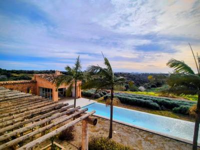 Avantgarde und Natur: Luxusvilla mit Panoramablick zwischen Porto Colom und Manacor