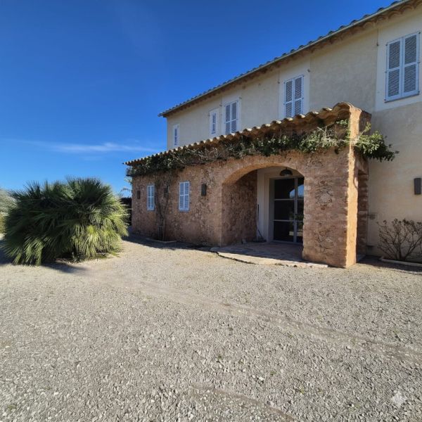 Avantgarde und Natur: Luxusvilla mit Panoramablick zwischen Porto Colom und Manacor