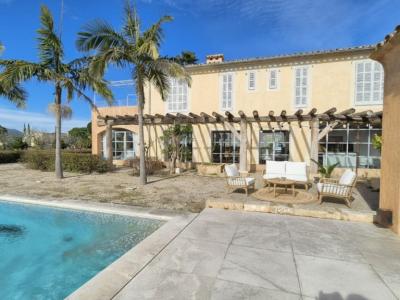 Avantgarde und Natur: Luxusvilla mit Panoramablick zwischen Porto Colom und Manacor