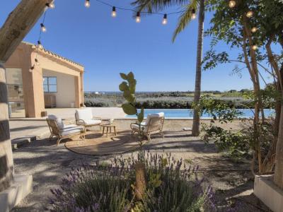 Avantgarde und Natur: Luxusvilla mit Panoramablick zwischen Porto Colom und Manacor