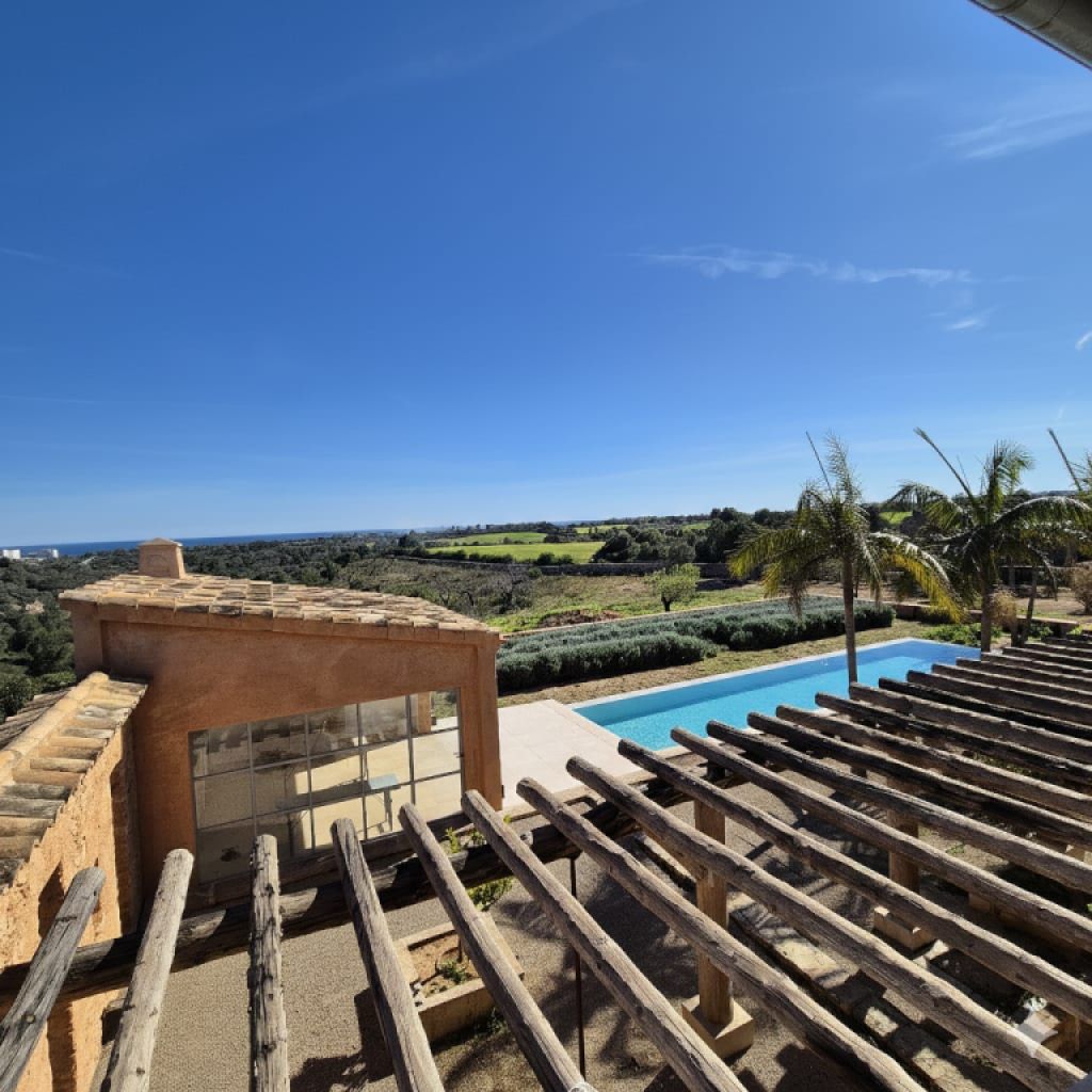 Avantgarde und Natur: Luxusvilla mit Panoramablick zwischen Porto Colom und Manacor