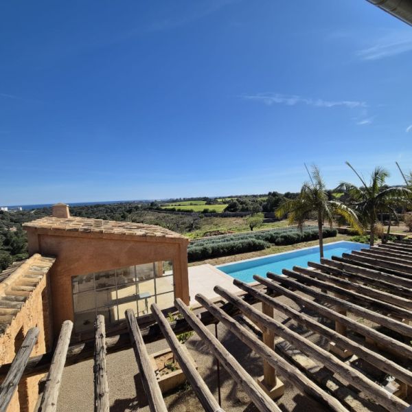 Avantgarde und Natur: Luxusvilla mit Panoramablick zwischen Porto Colom und Manacor