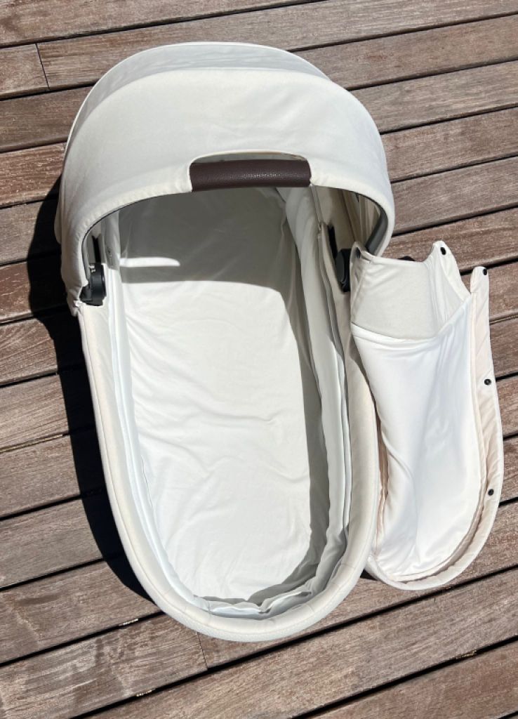 Carrycot Cybex, type Cot S Lux, as good as new, hardly used, colour beige/offwhitwe, for sale