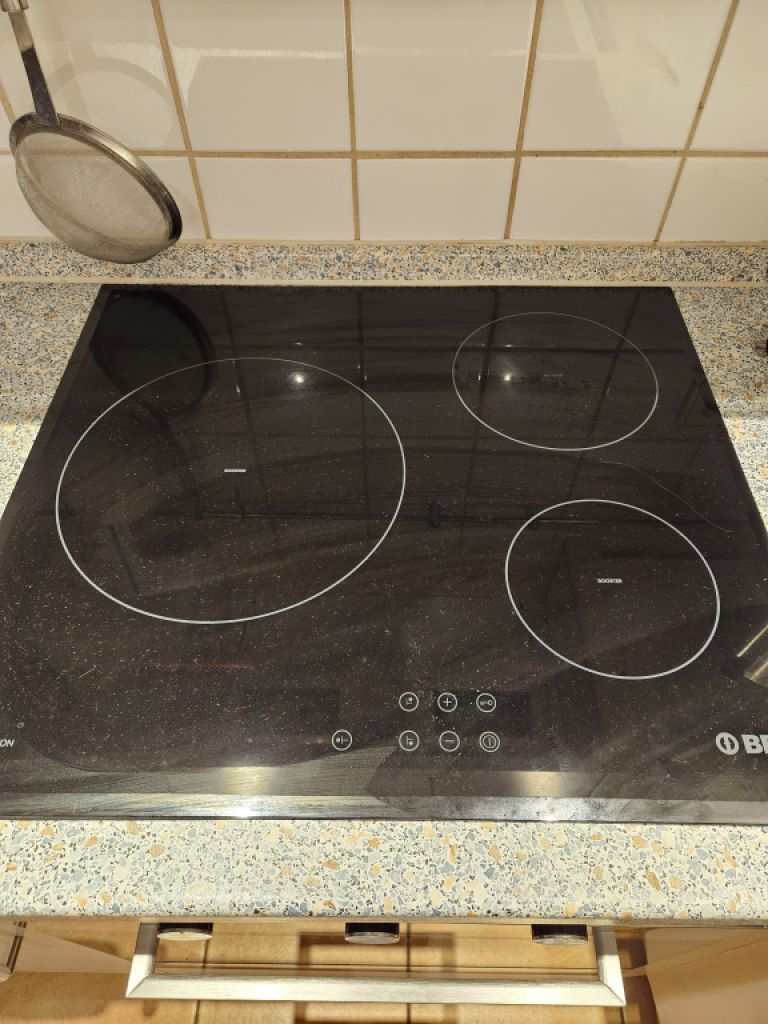Horno con placa de inducción