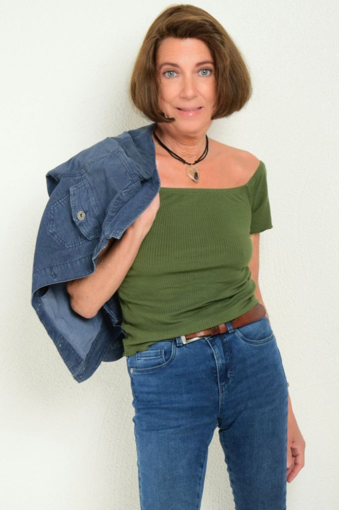 Soon on the island! Search Contacts...