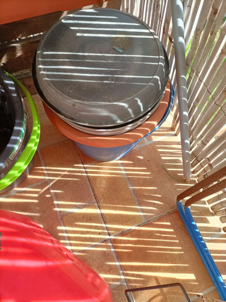 Balcony boxes, plant containers and watering cans