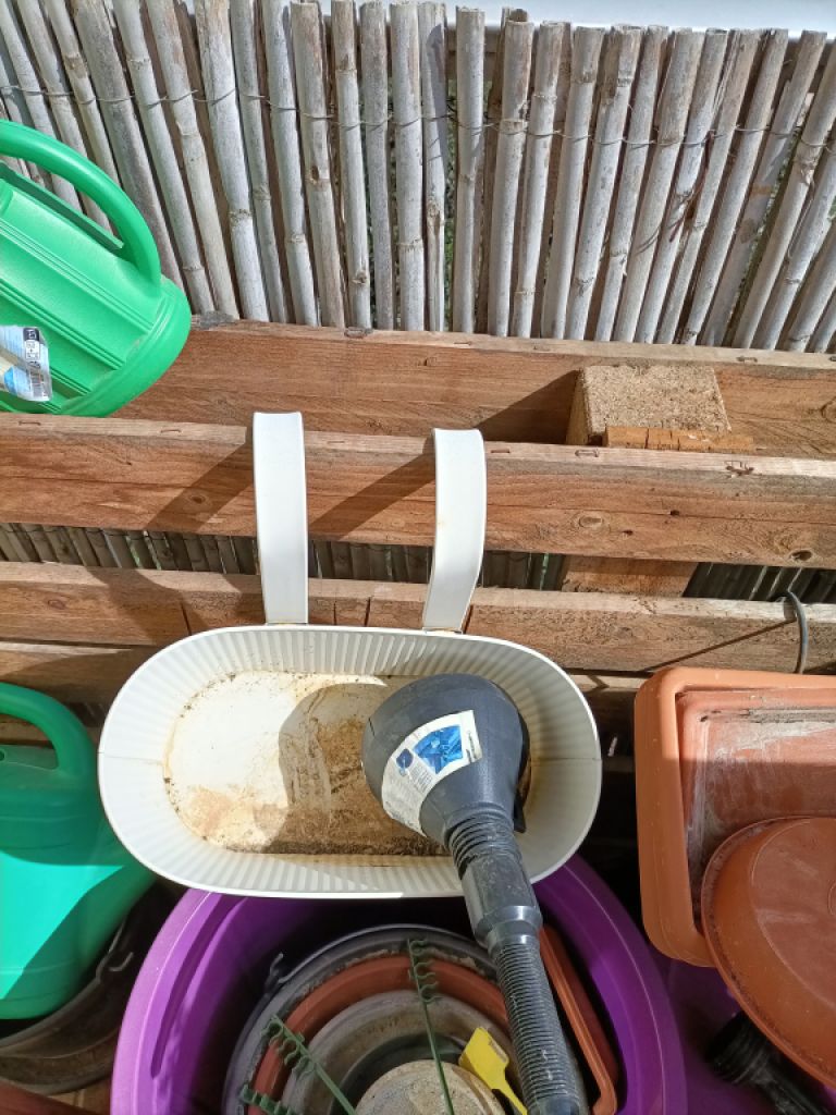 Balcony boxes, plant containers and watering cans