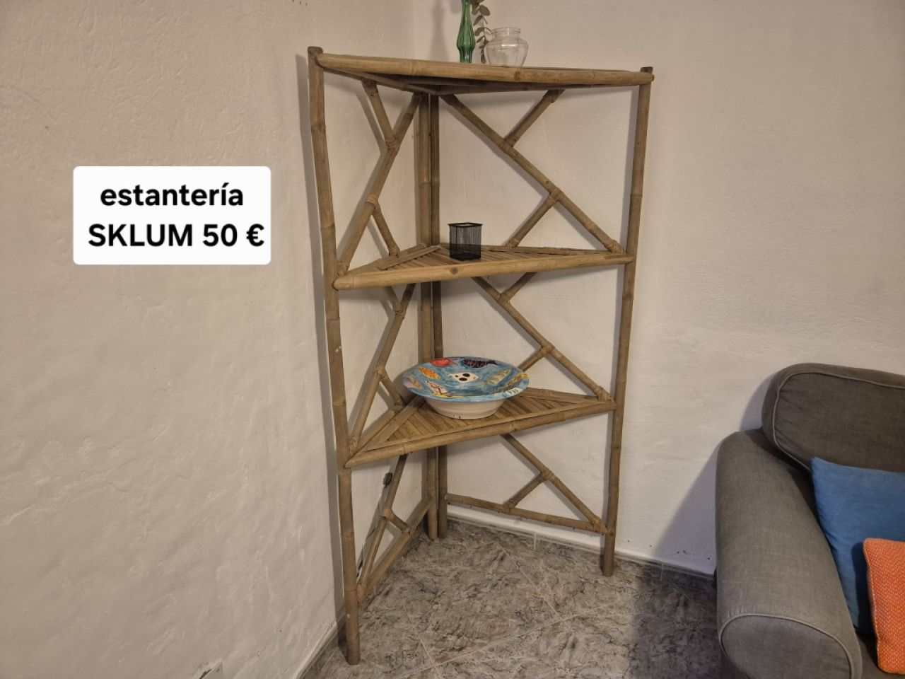 Estantería esquinera de bambú SKLUM