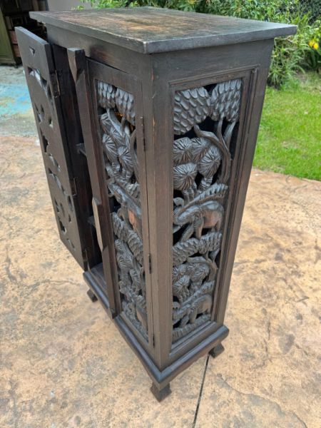 Bar Möbel mit schöner Verzierung