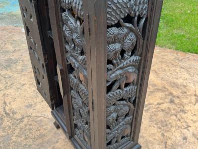 Bar Möbel mit schöner Verzierung