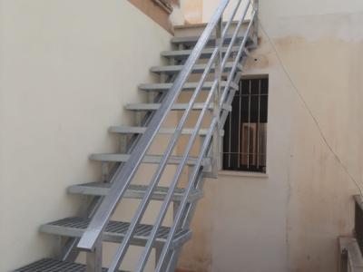 Bauwesen Zimmermannsdecken aus Holz und Aluminium