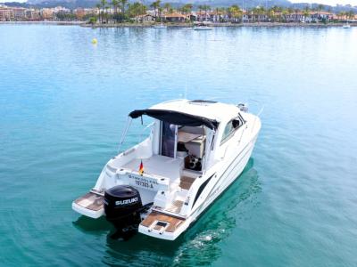 Beneteau Antares 8.0B Motorboot mit Liegeplatz Übernahme