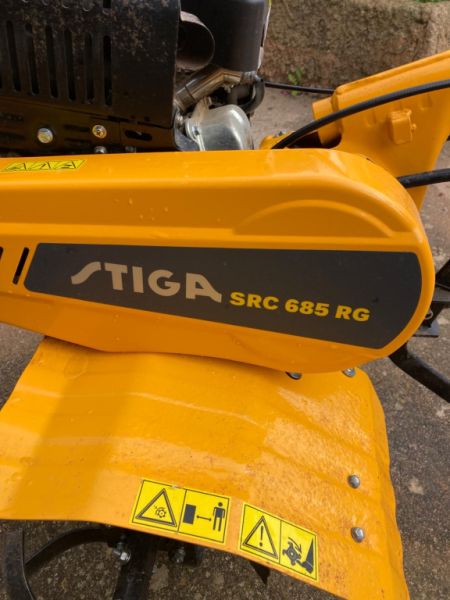 Gas-powered plow Stiga src 685RG