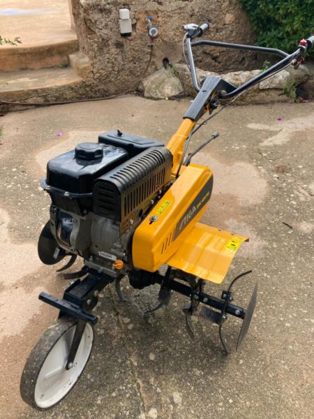 Gas-powered plow Stiga src 685RG