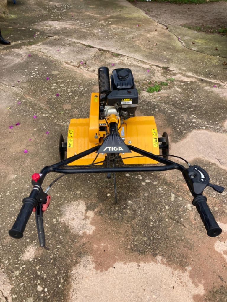 Gas-powered plow Stiga src 685RG