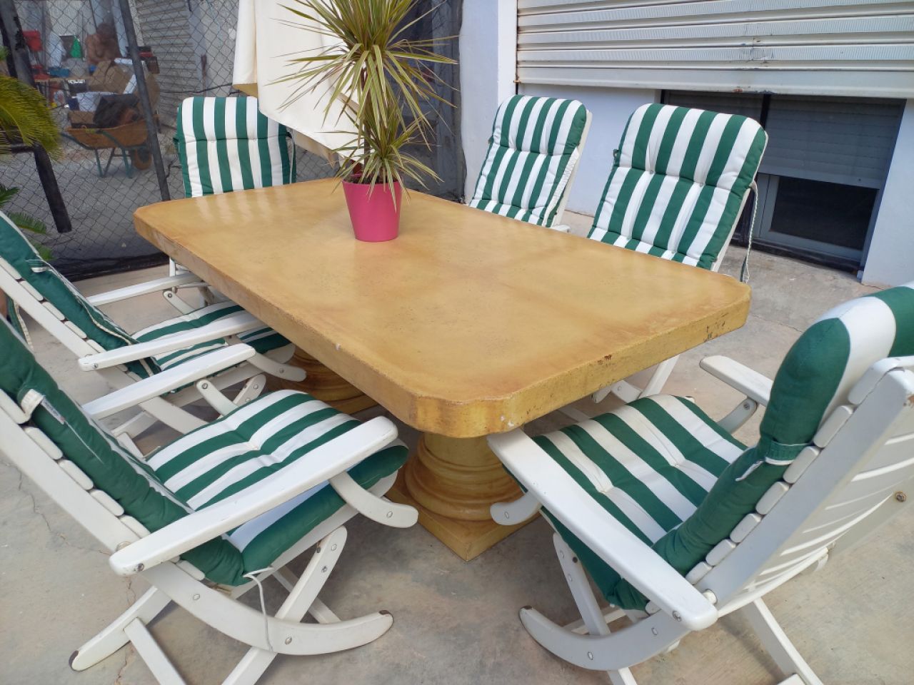 Mesa de hormigón beige 2 m x 1 m, altura 73 cm, tablero 8 cm de espesor