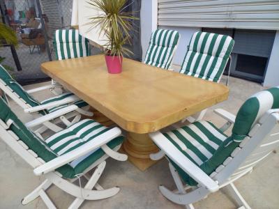 Beton Tisch beige  2 m x 1 m, Höhe 73 cm, Platte 8 cm dick