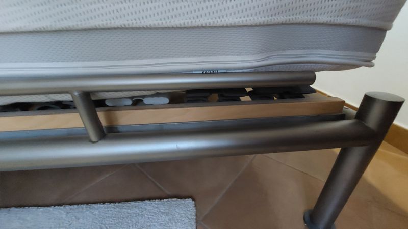 Stainless steel bed, custom-made