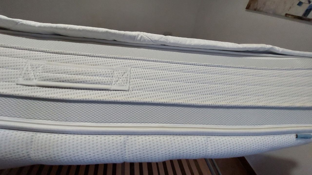 Stainless steel bed, custom-made