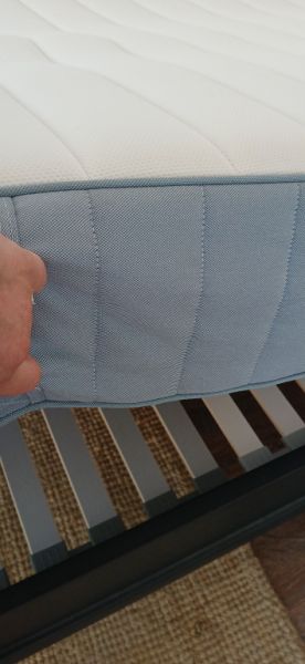 Bett/Matratze + Lattenrost