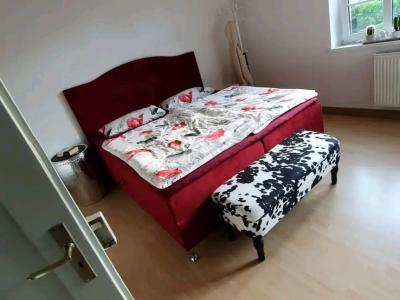 Bett mit Einbauschrank