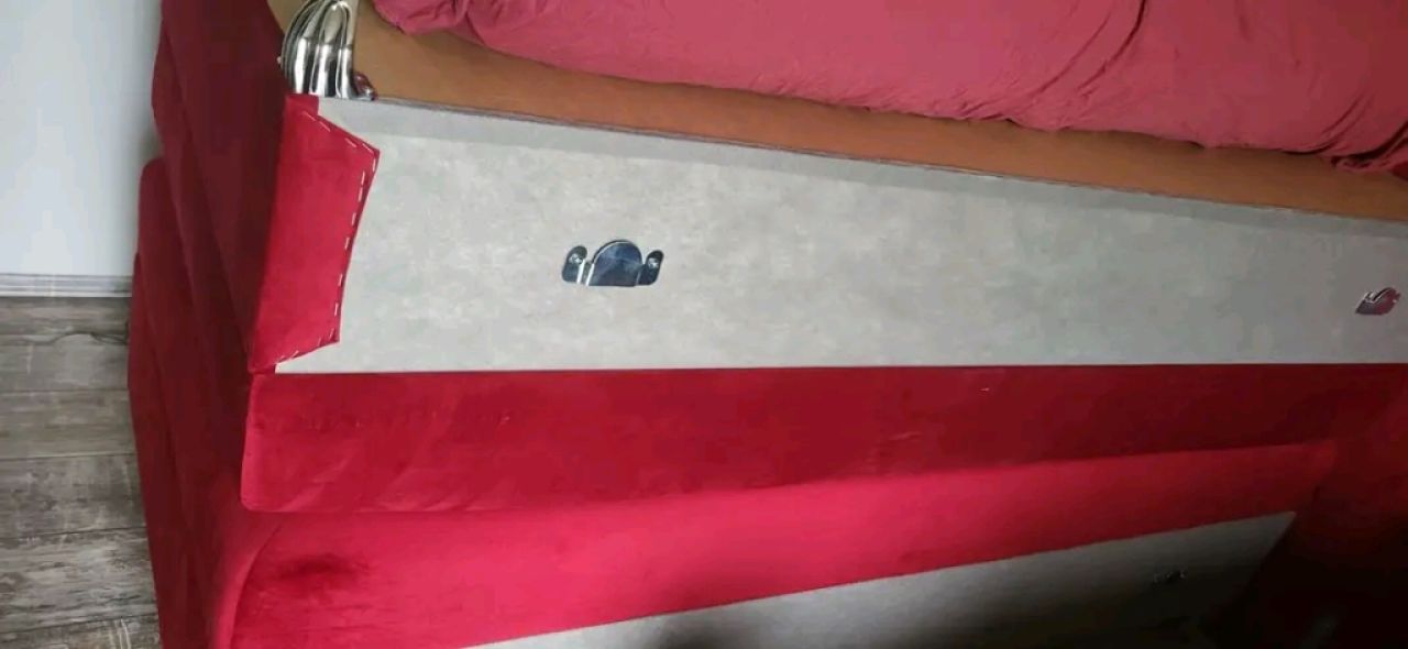 Bett mit Einbauschrank