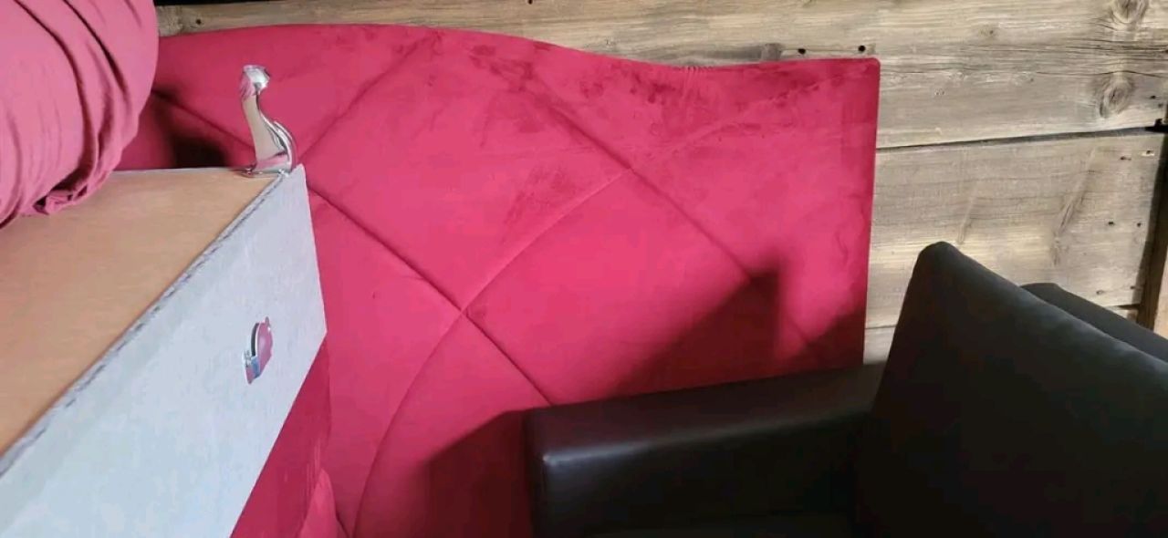 Bett mit Einbauschrank