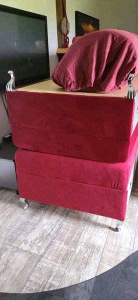 Bett mit Einbauschrank