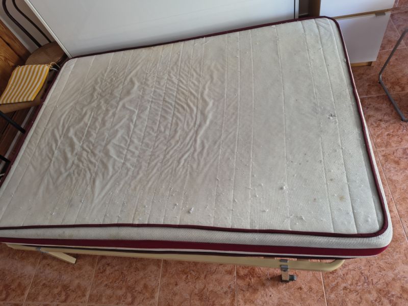 Bed frame with integrated slatted frame 1,35 m x 1,90 m for sale in Arenal