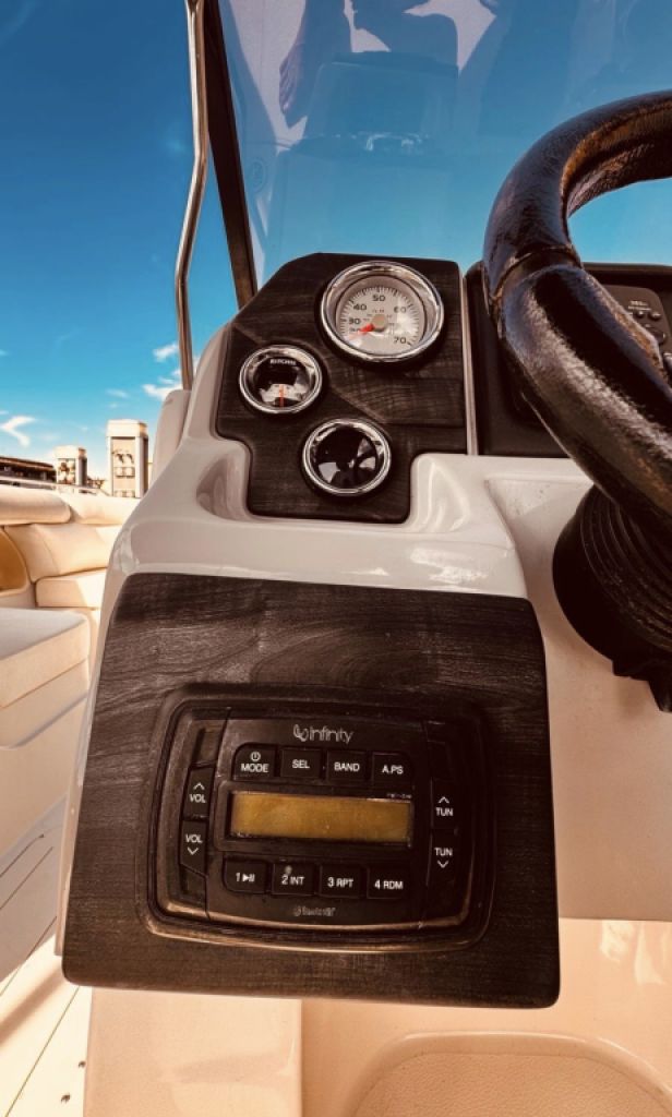 Barco Starcraft SCX 250 – Amarre en Port Adriano