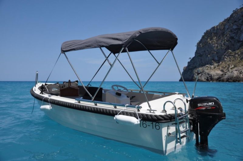 Alquiler de barcos Alcudia Silver Yacht 15PS 6PAX todo incluido