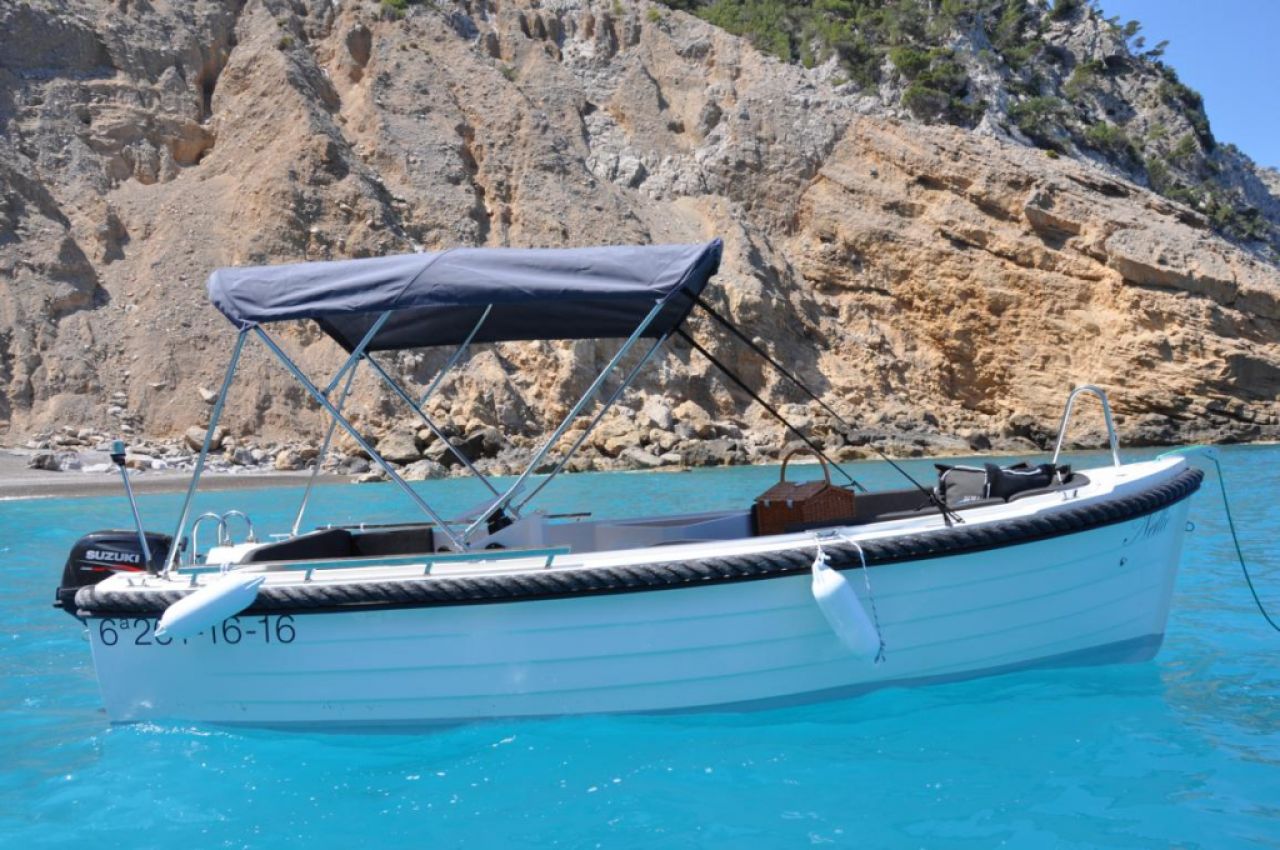 Alquiler de barcos Alcudia Silver Yacht 15PS 6PAX todo incluido