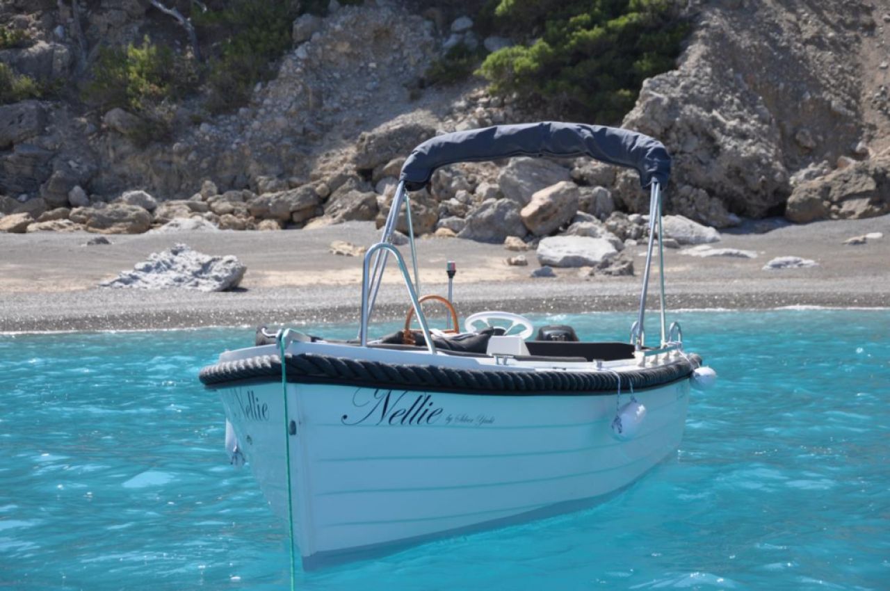 Alquiler de barcos Alcudia Silver Yacht 15PS 6PAX todo incluido