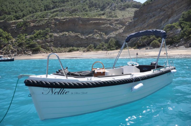 Alquiler de barcos Alcudia Silver Yacht 15PS 6PAX todo incluido