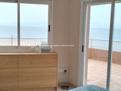 CALA BLAVA: 1 SZ-Wohnung mit 180º-Meerblick in 1. Linie