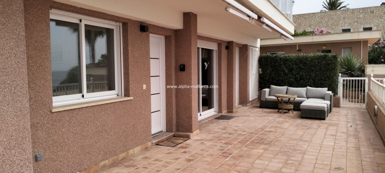 CALA BLAVA: 1 SZ-Wohnung mit 180º-Meerblick in 1. Linie