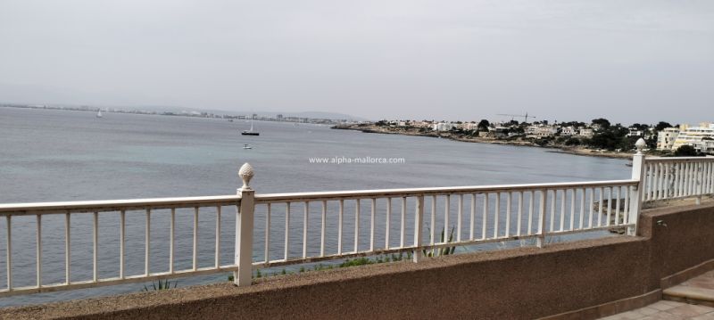 CALA BLAVA: 1 SZ-Wohnung mit 180º-Meerblick in 1. Linie