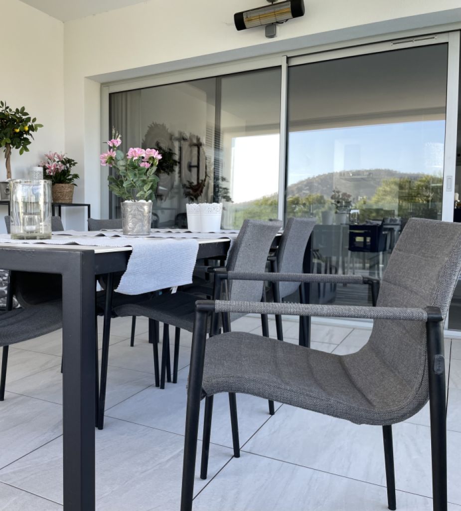 Cane Line Gartentisch und 6 stapelbare Stühle