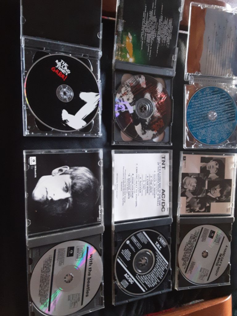 CDs de diversos intérpretes